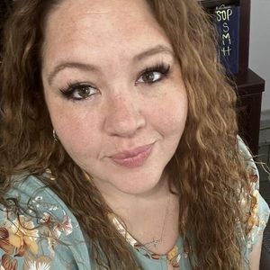 Meet your Posher, Angie